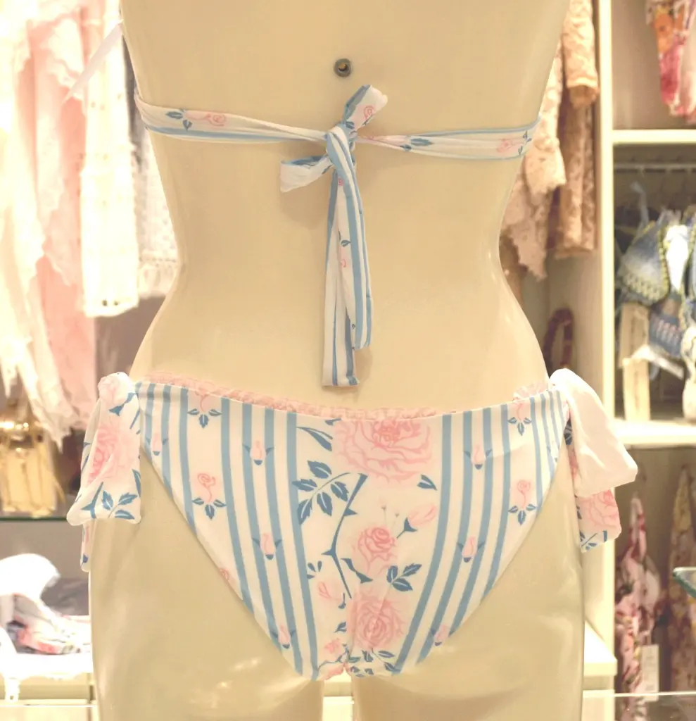 BIKINI,LAPEOPERAIA,ICOSTUMIDELFORTE4.webp