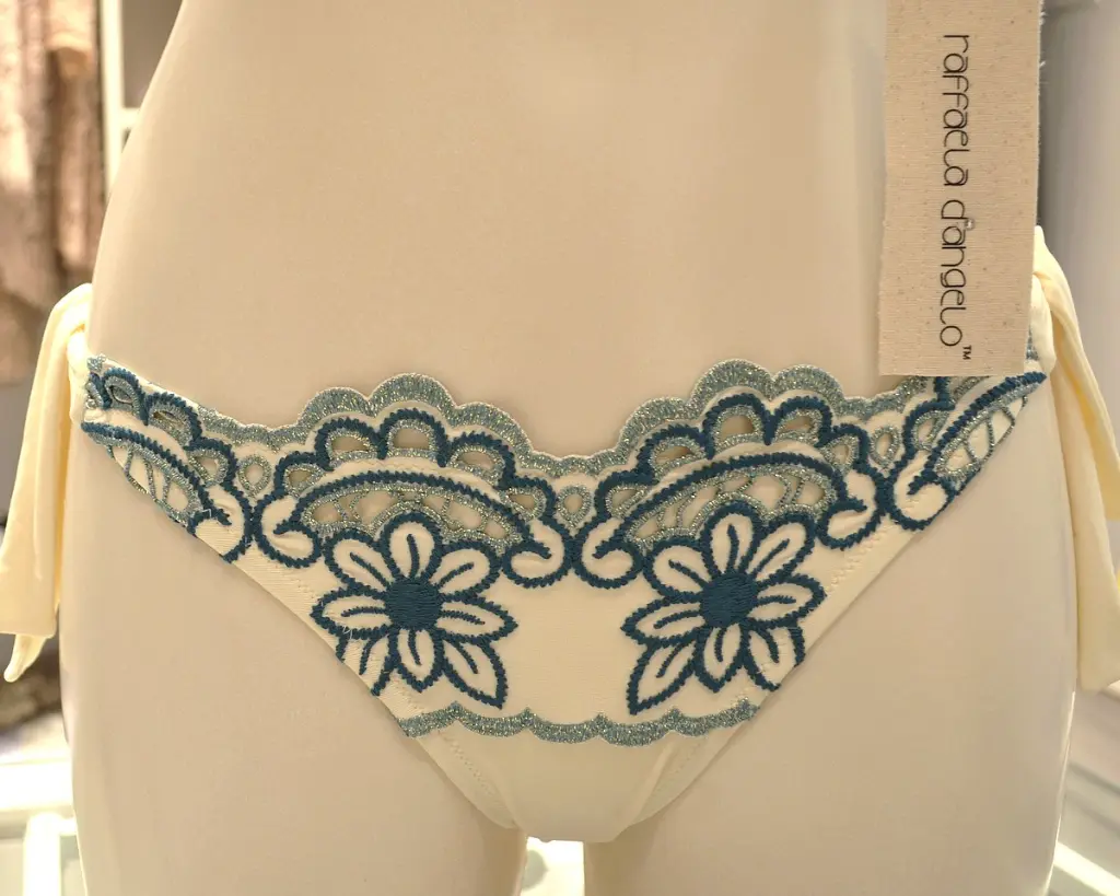 raffaeladangelo,lapeoperaiai,fortedeimarmi,bikini.webp