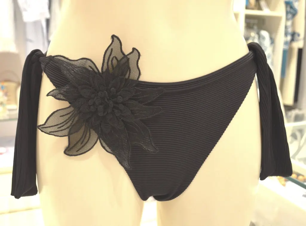 Raffaela D'angelo bikini2.webp