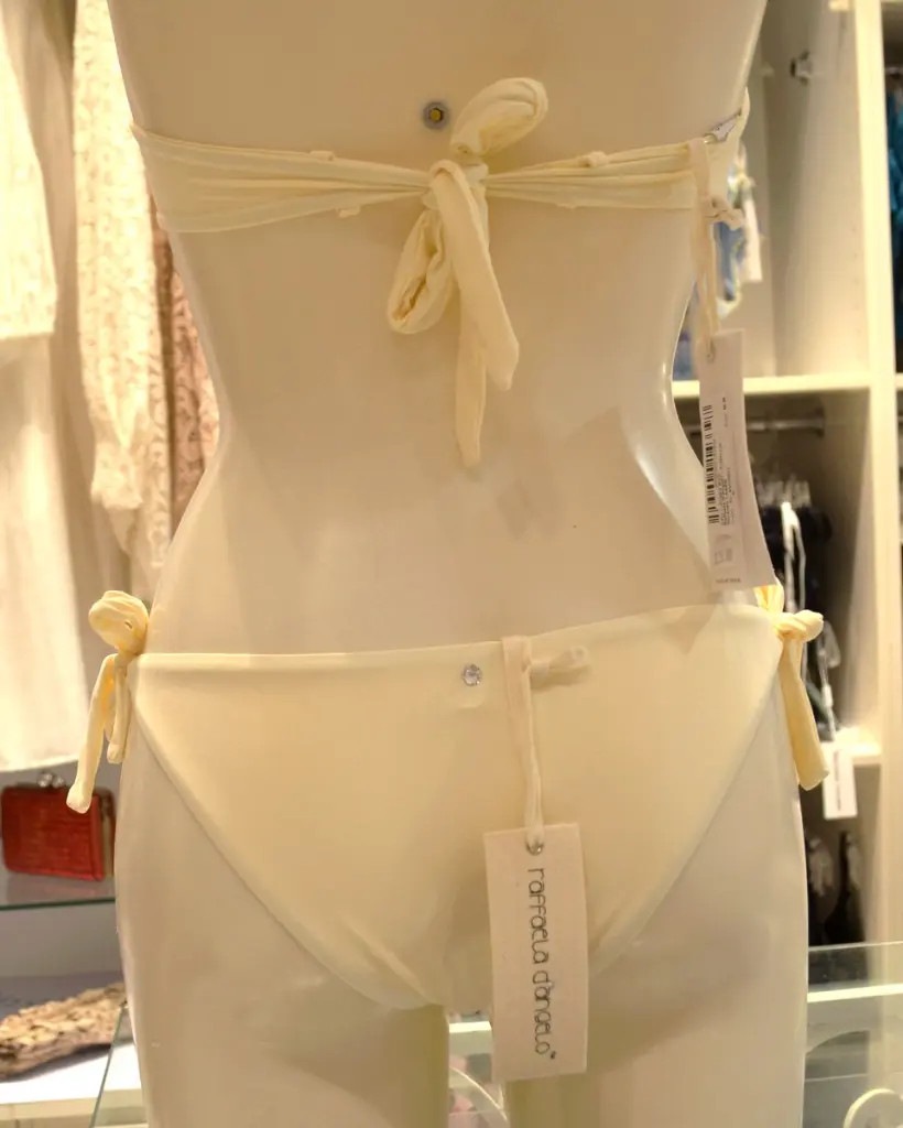 Raffaela D'angelo bikini4.webp