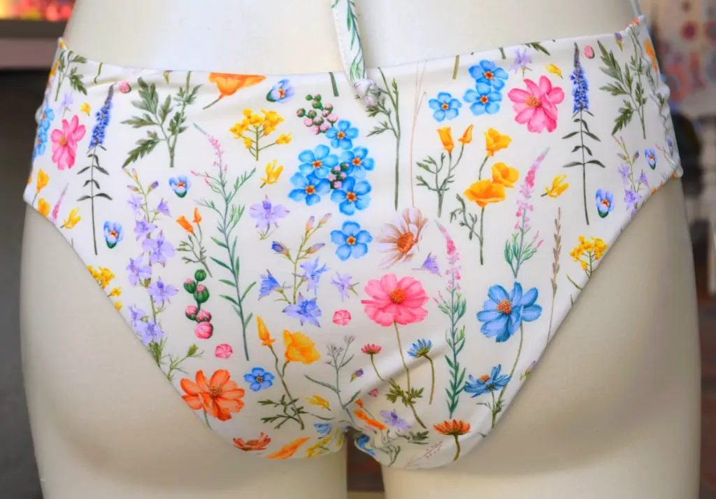 4,BIKINI,FIORIDICAMPO,FORTEDEIMARMI,ICOSTUMIDELFORTE,SHOPPING.webp