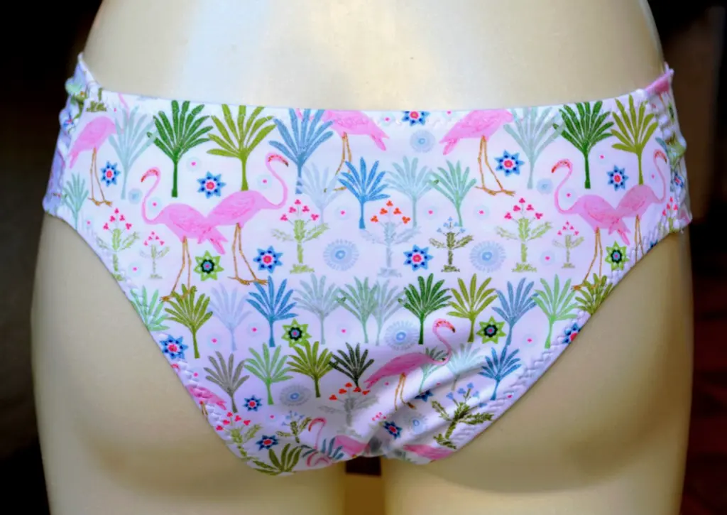 3,BIKINI,FLAMINGO,ICOSTUMIDELFORTE,LAPEOPERAIA,FORTEDEIMARMI.webp
