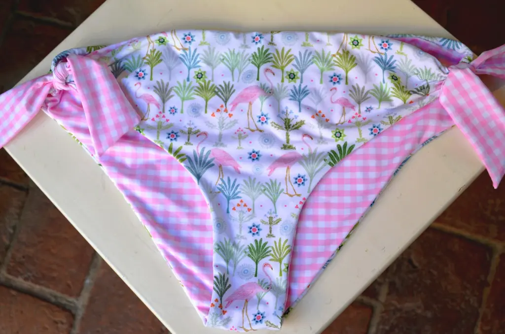 6BIKINI,FLAMINGO,ICOSTUMIDELFORTE,LAPEOPERAIA,FORTEDEIMARMI.webp