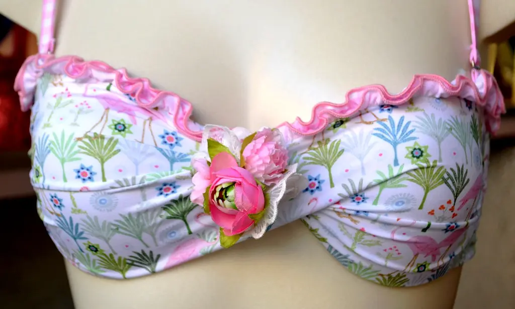 5BIKINI,FLAMINGO,ICOSTUMIDELFORTE,LAPEOPERAIA,FORTEDEIMARMI.webp