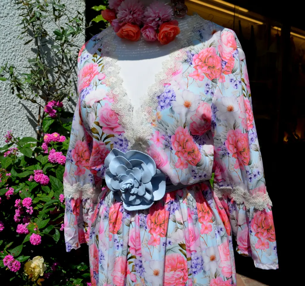2abitolungo,lapeoperaia,fortedeimarmi,negozifortedeimarmi,shopping,costumimare.webp