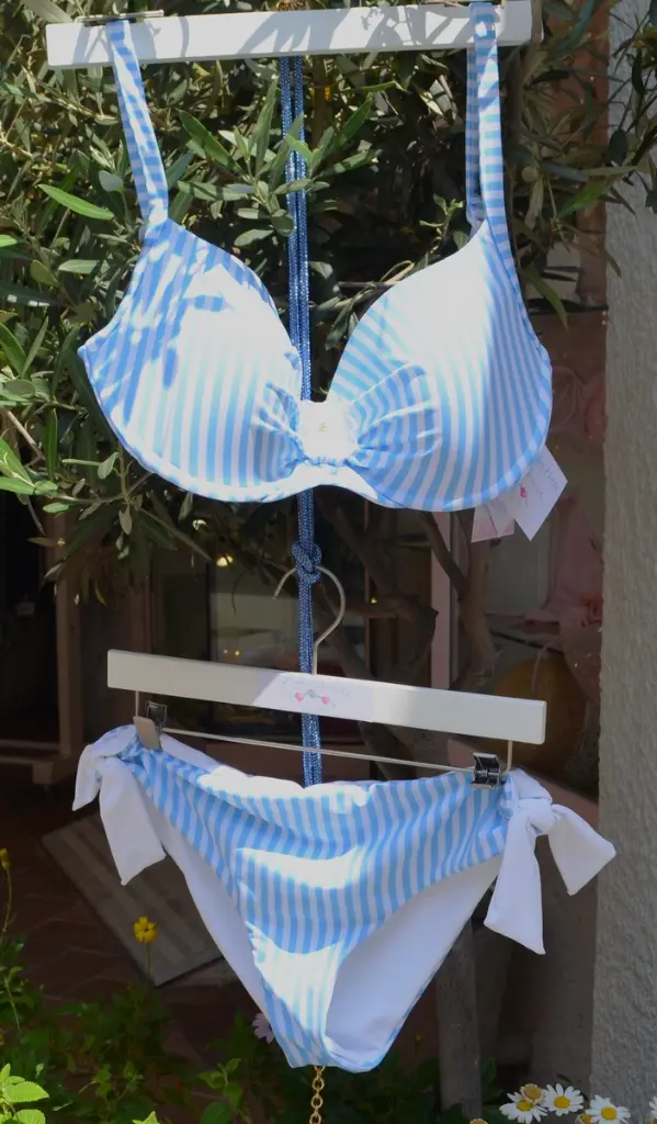 2,bikini,righe,lapeoperiaia,isoctumidelforte,shoppingfortedeimarmi,mare.webp