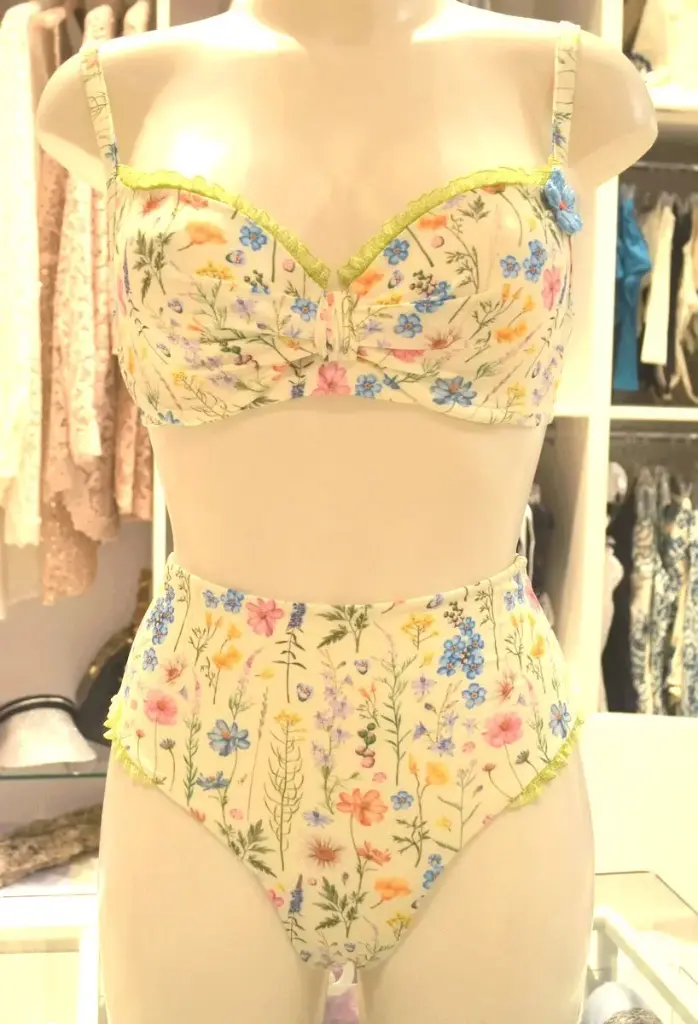 I COSTUMI DEL FORTE COLLEZIONE FIORI DI CAMPO