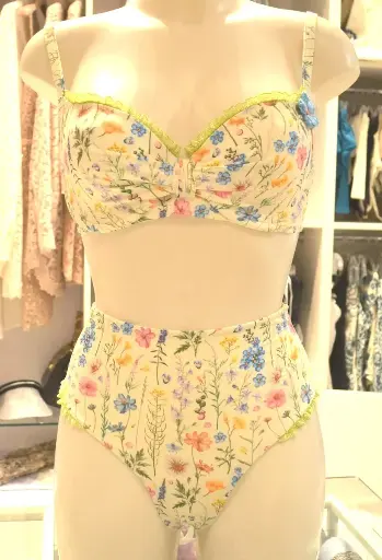 I COSTUMI DEL FORTE COLLEZIONE FIORI DI CAMPO