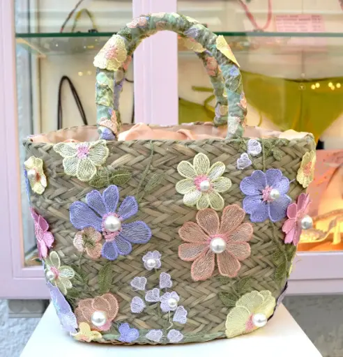 I COSTUMI DEL FORTE - BORSA DI PAGLIA CON FIORI E PERLE APPLICATE